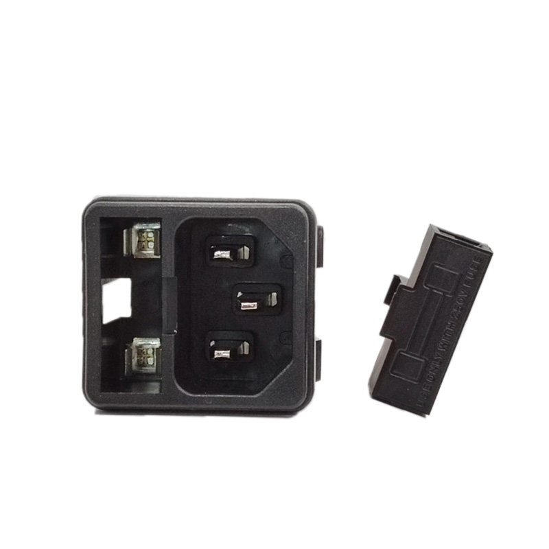 帶保險絲二合一插座 {帶保險絲二合一插座 width=